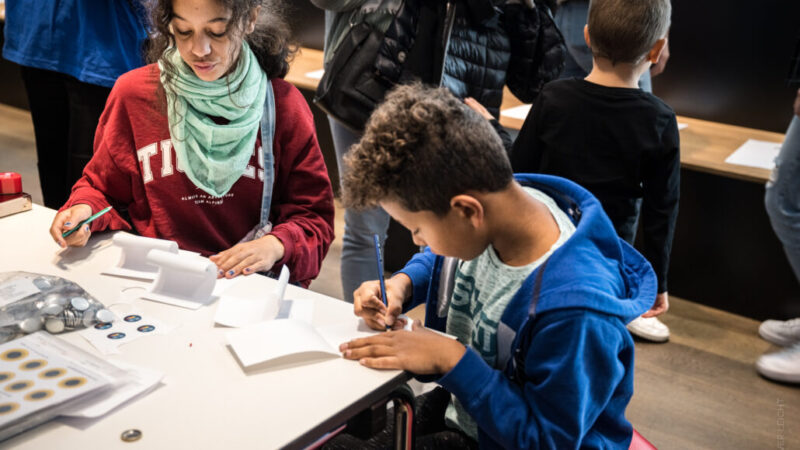 Bastelaktion am Familiensonntag - Foto: Oliver Leicht, Quelle: DFF